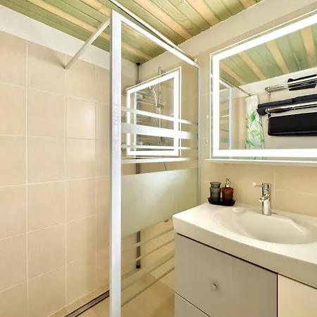 Maison De La Pinede, 7 Pers + Terrasse בית נופש